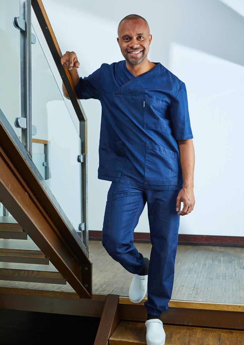Ny bomullskvalitet 65165 V-blus unisex V-ringad blus med kort ärm.