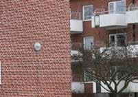 Genom bland annat installation av solceller, förbättring av fjärrvärmenätet och uppgradering av elnätet ska dessa mål uppnås.