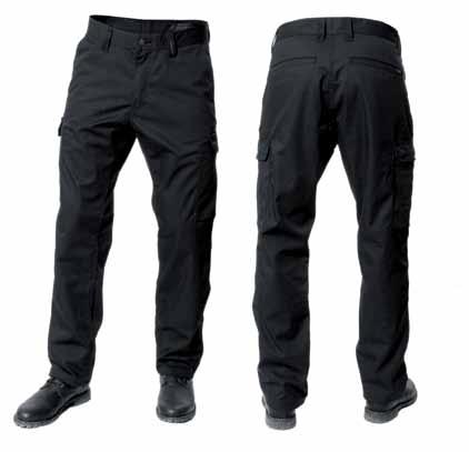 NYHET LANSERAS VÅREN 2012 P3 CHINO Tidlös chino byxa tillverkad av vatten och smuts avvisande tyg. Två framfickor. Två bakfickor med ficklock. Klassisk passform.