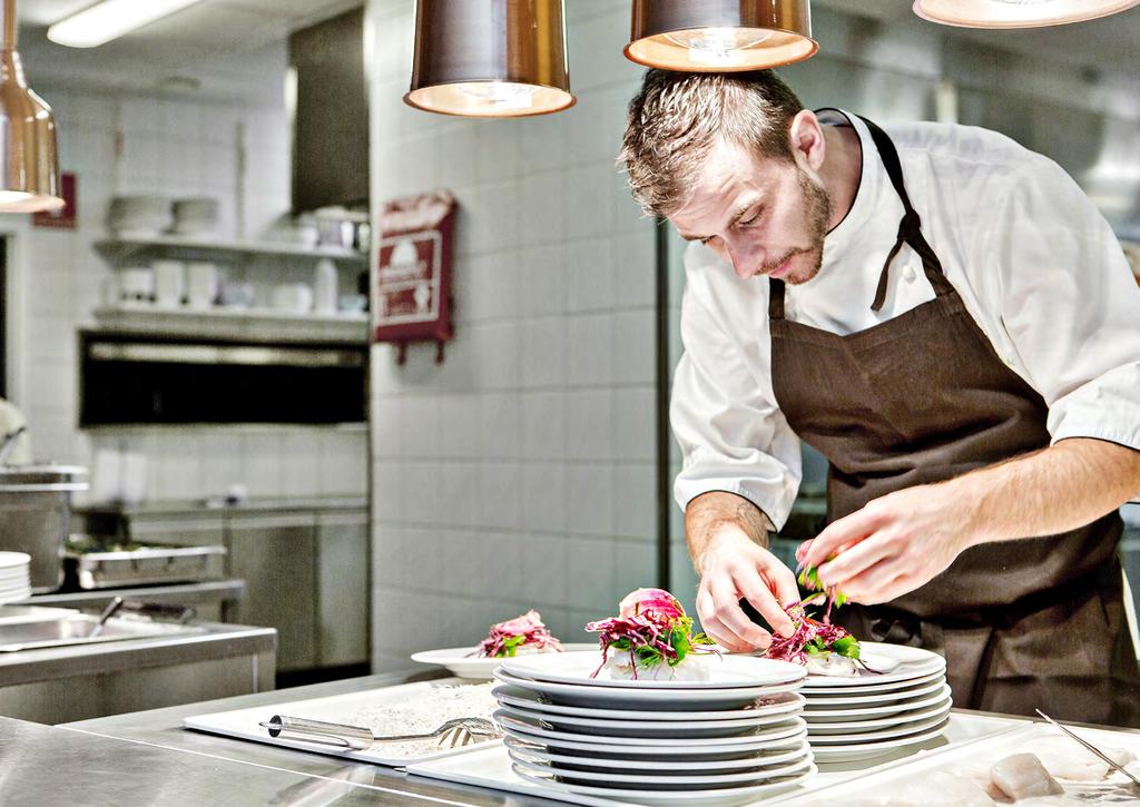 BRICKS KITCHEN - LÅNGT IFRÅN KLASSISK BRICKLUNCH Du som arbetar i huset behöver egentligen aldrig lämna det under dagtid. Det du behöver finns här.