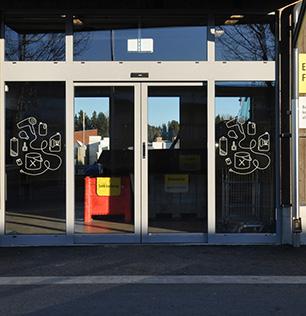 White Aluminium Glasad entré inlämning Återbruk/LAB skjutdörrar