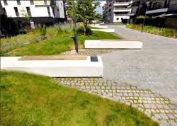 Husen har entréer både mot gatan och gården och från gårdsentréerna ska man lätt kunna röra sig över gården.
