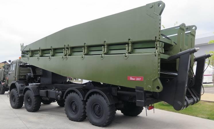 Brosystem TMM 7 (Ryssland) En brosats TMM-7 består av fyra 16 meter långa brodelar som transporteras hopfällda på varsin Kamaz-63501 lastterrängbil.