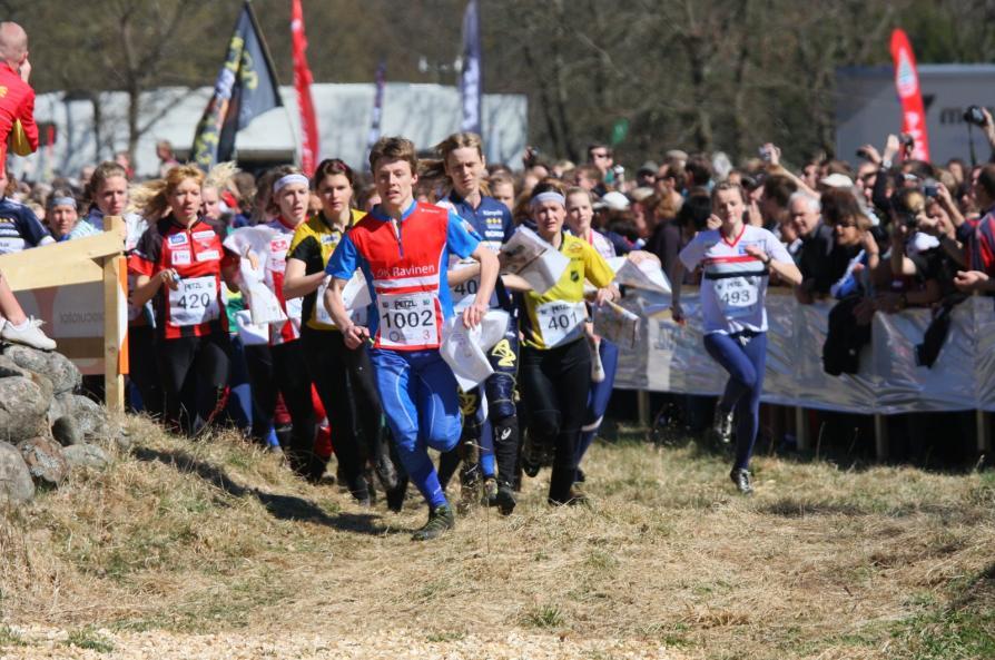 Stafetter 2009 Assar tog oavsiktligt täten på damernas förstasträcka på Tiomila Under 2009 deltog lag från Ravinen i Måsen, Stigtomtakavlen, Siljanskavlen, 10mila, u- 10mila, DM samt Österåkerskaveln