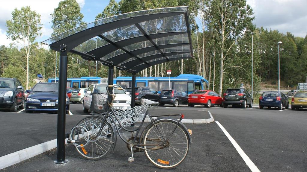 Parkeringen är uppdelad i två delar, varav den ena är hårdgjord och den andra grusbelagd.