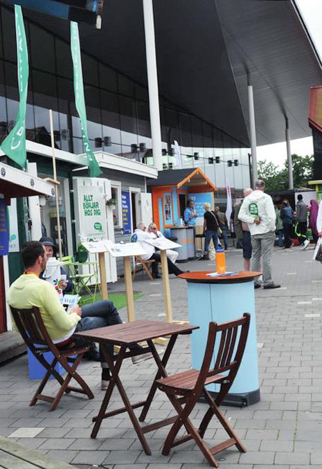En stabil kommun som r rustad för framtiden Full aktivitet i valstugorna på torget i Åkersberga centrum under supervalåret 2014.