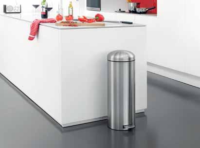 (höjd/diameter: 705 mm/400 mm) Passande påsar: 25855 färg Brilliant Steele 25815 (Brabantia nr: 243745) Matt Black 25870 (Brabantia nr: 378782) Red 25915 (Brabantia nr: 395543)