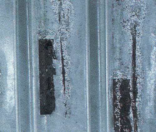 Rå yta Gjutgods, kraftigt korroderat eller för hårt betat stål kan ha en rå yta före varmförzinkning. Denna råa yteffekt blir kvar efter varmförzinkning.