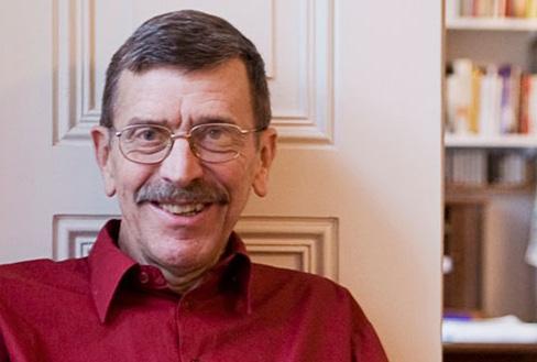 Som debattör har han bland annat gjort sig känd för att ifrågasätta möjligheten att kombinera ekonomisk tillväxt med hållbar utveckling och för att förorda en kortare arbetstid.