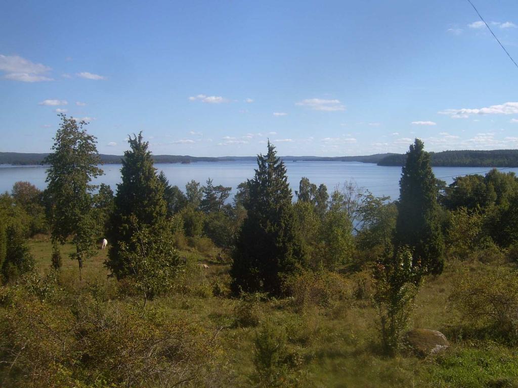Resultat Åsunden (644635 14935) Sjöbeskrivning Åsunden är en stor och flikig mesotrof (måttligt näringsrik) sjö i södra Östergötland, belägen på en höjd av 86 möh i Kinda kommun.