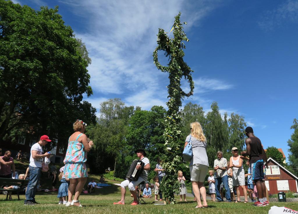 Under kvällen bjöds på korv med bröd som fungerade som värmekälla och var mycket uppskattat liksom förstås Olavis berättelser.