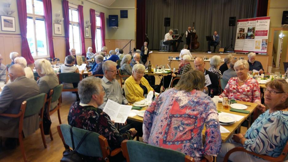 Vårfesten Vårfesten som vår förening inbjöd till lördagen den 22 april blev en mycket trevlig kväll med härlig musik och många välkända örhängen för oss som är födda på 30- och 40-talen.