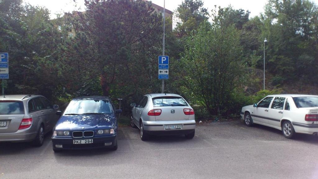 PM 15 (40) Mitt emot dessa korttidsparkeringar på Syster Ainas gata finner vi 5 platser där parkering kan
