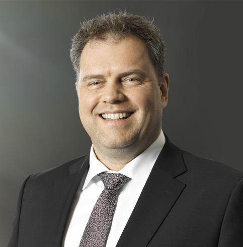 Tidigare uppdrag: VD för Stiftelsen Chalmers Tekniska Högskola, mångårig erfarenhet från stora svenska industriföretag bland annat inom Volvokoncernen.