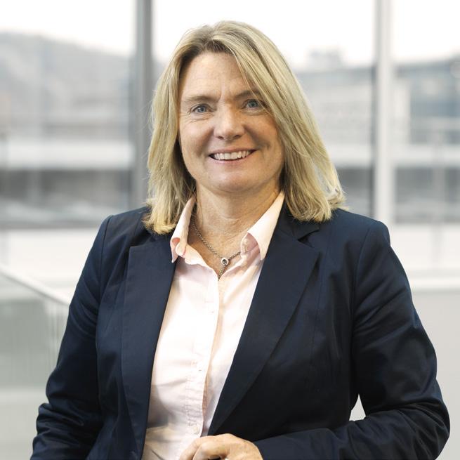 Inledning Marknad Strategi Verksamheter Hållbarhet Årsredovisning Övrigt Lena Hagman (1965) Executive Vice President, Quality Regulatory Compliance Kandidatexamen i Ingenjörsvetenskap med inriktning