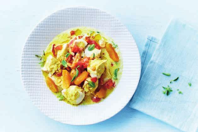 BLOMKÅLS COUSCOUS CHICKEN CURRY Blomkål kan ersättas med antingen broccoli eller rödbetor.