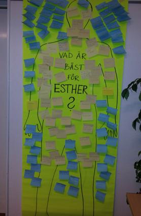 Vi sjöng, dansade och bjöd på oss själva, sen gick vi och lade oss med ee leende på läpparna. Dit Esther vill, dit ska vi gå.
