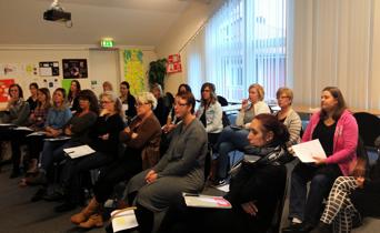 tredje iakear (resursdetek?v, ger posi?v och nega?v feedback e<er avslutad coachning).