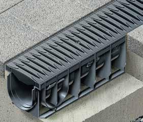 Tryckklasser: A 15 till F 900 Dimensioner: 100 mm till 300 mm RECYFIX STANDARD Dräneringsränna för privata applikationer runt huset och i trädgården Ränna: Galler: Sarg: Lås: PP-PE polymer