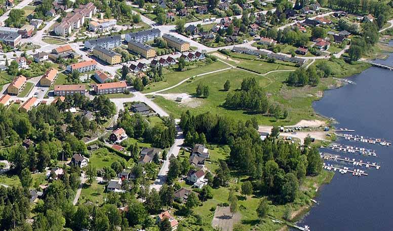 Den västra kopplingen som ska koppla samman Vibyns nya bostadsområde, skulle kunna utvecklas till ett sammanhängande gång- och cykellänk runt Väringens nordvästra vik via bron mellan Frövis tätort