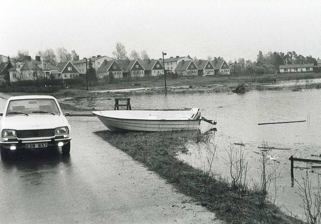 Men jämfört med ett motsvarande flöde i dagens läge, utan den framtida reduceringen, skulle vattennivån vara högre än i de klimatkompenserade beräkningarna som ligger till grund för hotkartorna.