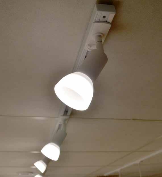 Specifikationer Mått spotlightdel: Ø63x101 mm Ljusdata: 430Im, 3000K, CRI80, spridningsvinkel 30 º Riktbarhet: Vridbar 300 º, vinklingsbar 100 º -180 º Elektriska data: 230V, IP20, Klass I E-nr