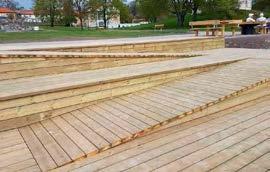 Edö Idag Strandpromenaden ligger några meter upp från vattenbrynet i lummig grönska med sjöglimtar. En befintlig badbrygga finns längs stråket.