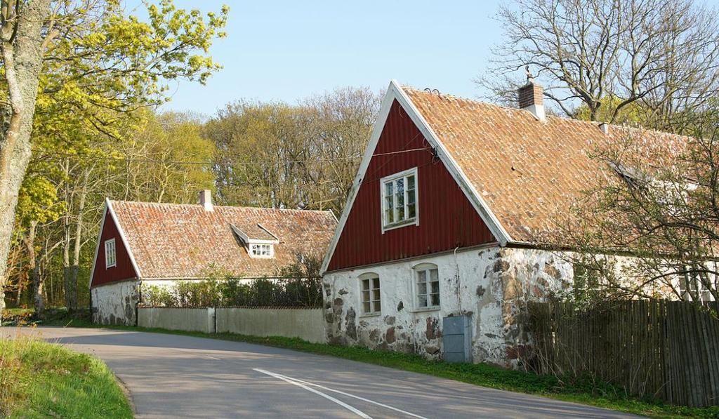 5. NV vidhåller ansökan om avstyckning av Ransgården, men som en gemensam fastighet, inte styckad i två dessa två stenlängor