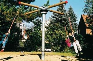 135 58 30 130:- Fartfylld gunga för 4