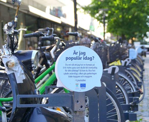 NYKÖPING I Nyköping skapades nudgen genom att förtydliga och dra uppmärksamhet till ett cykelstråk mellan centrum och en högstadieskola i syfte att skapa en säkrare väg, avlasta en hårt