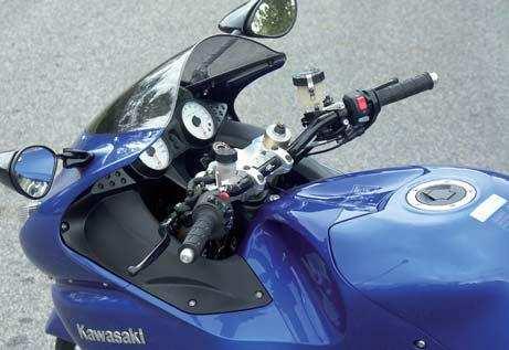 Moderna superbikes utrustas alltid med kompletta LL gaffelkronor.