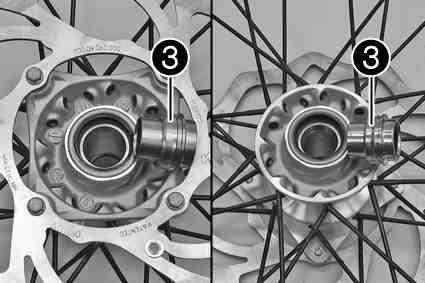 Lägg alltid ner hjulet så att bromsskivan inte skadas. B01045-10 Ta bort distanshylsorna3. 12.