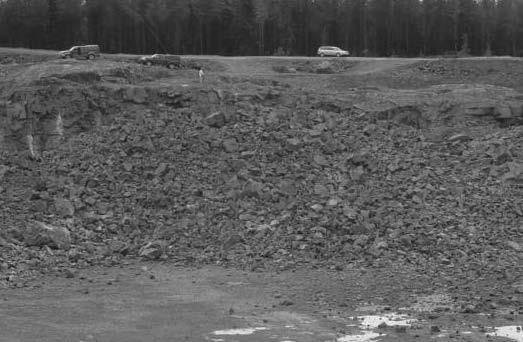 Diket i mitten innehåller material från båda salvdelarna och vi försökte undvika att använda detta material vid uppbyggnaden av provhögarna. Figur 6a.