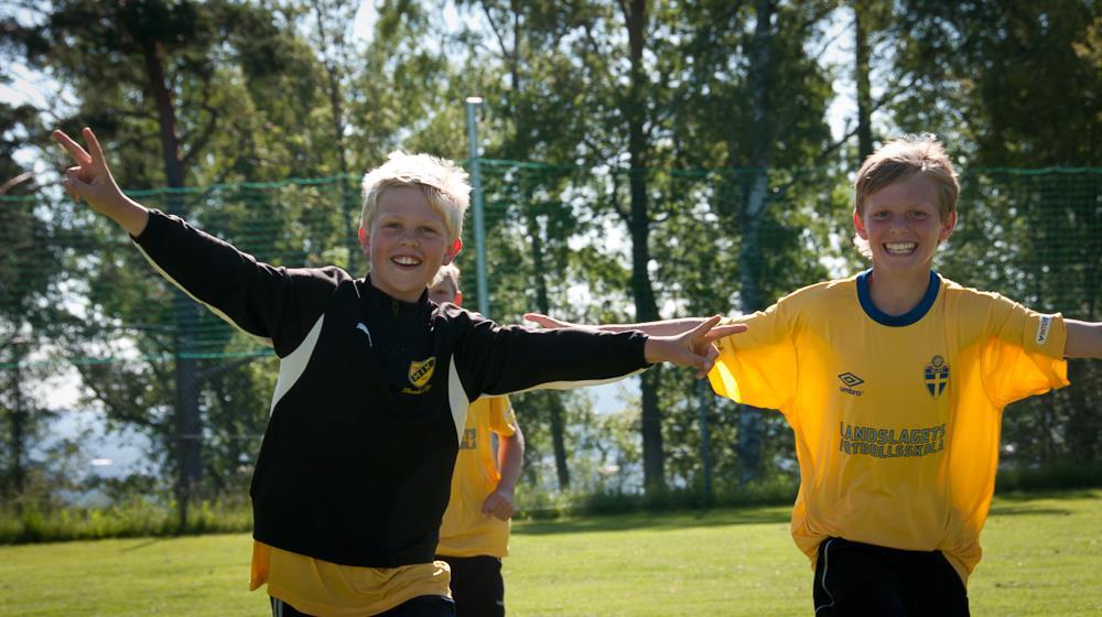 Da remot ska fo ra ldrar: inte ropa instruktioner till spelarna. La t tra narna sko ta taktiksnacket! Lagspelet kan bli lidande om fo ra ldrar sta r och ropar egna ra d till enskilda spelare.
