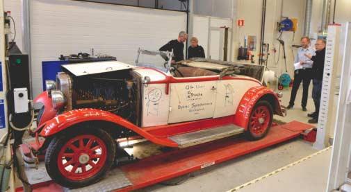 Fra en artikel i Agderposten. Foto Erik Holand Fikk originalt skiltnummer Han er tydelig stolt over bilen han har fått tak i, og ønsker ikke at den skal ende opp på et museum.