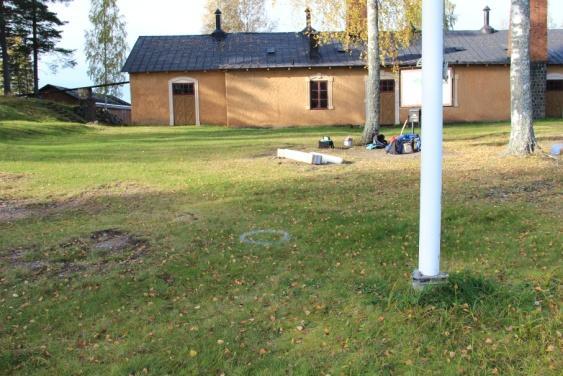Pilen markerar platsen efter igenläggning.