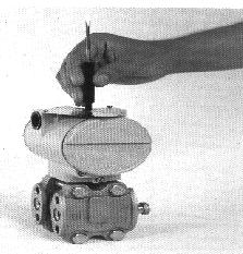 Programmering och justering Konfigurering och parametrering kan göras med både handterminal och dator. Modemet kan anslutas på godtyckligt ställe på signalslingan parallellt med transmittern.