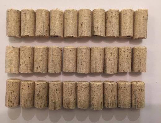 Nedan i figur 4, visas pellets med 1, 2,5 och 4% additivinblandning.