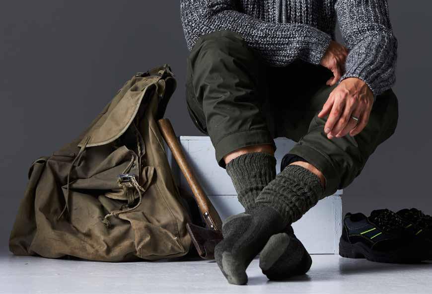 OUTDOOR WOOL HUNTER LONG WOOL SOCK Jägarstrumpa med ett ribbat långt skaft. Mjuk resår som sitter skönt på benet utan att sitta åt.