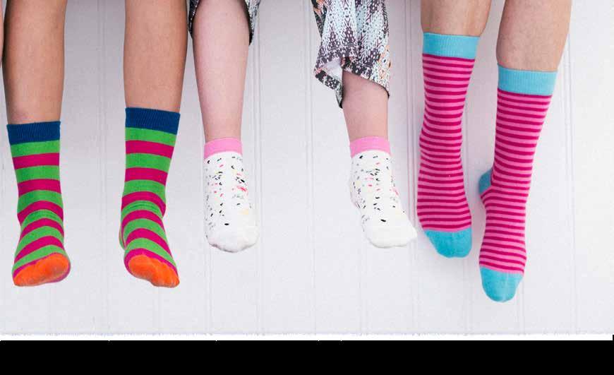 MONSTER SOCKS Tunn strumpa i fina färger och