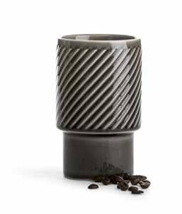 Coffee & More Lattemugg grå Stengods. Lattemugg med karakteristisk relief. Lattemuggen är en del i serien Coffee & More, framtagen av Sagaform i samarbete med designern Margot Barolo.