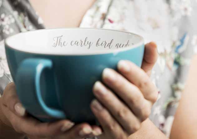 kundens favoritte SNYGGA MÖTEN Tea tesil med hållare Akrylplast/rostfritt stål. En fin tesil med praktisk hållare och förvaring som förhindrar spill efter användning.