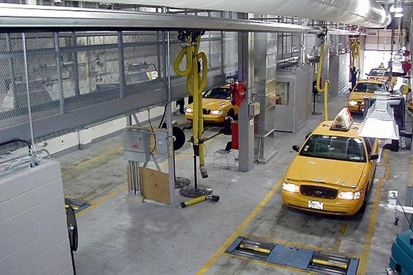 Innovativ teknologi för miljöoch säkerhetskontroll av fordon Bilprovningsanläggningen hos New York City Taxi and Limousine Commission i Woodside, Queens Opus första bilprovningsanläggning i Ica,