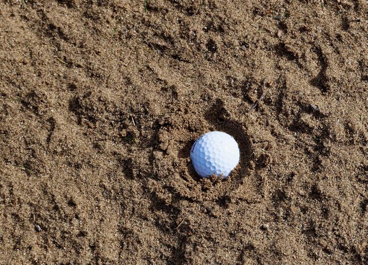 19. BUNKER Lägg ut 5 bollar 9 m, 12 m och 15 m från hålet.