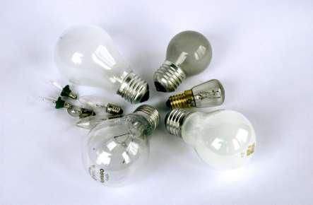 Fråga 10 Vilken av nedanstående tungmetall finns i äldre glödlampor? 1. Kvicksilver X. Bly 2. Volfram Varje år förbrukar vi svenskar 79-80 miljoner glödlampor. 25% lämnas till återvinning.