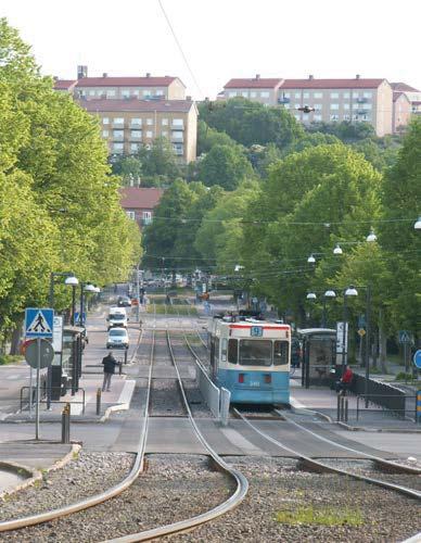 på behov av ökad tillgänglighet för att leda cykel och barnvagn samt behov av underhåll med bättre ledstänger, markbeläggning, buskröjning mm.