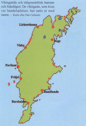 De stolphål som arkeologerna hittat (d v s stenskoningen som stöttade husens hörnstolpar) visar att hus legat i rader längs strandlinjen, och att ett varit större än de andra.