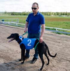 1 sprang ifrån honom och vann med god marginal. Rapp I lopp 1 som var ett klass 2 sprintlopp startade fem hundar.