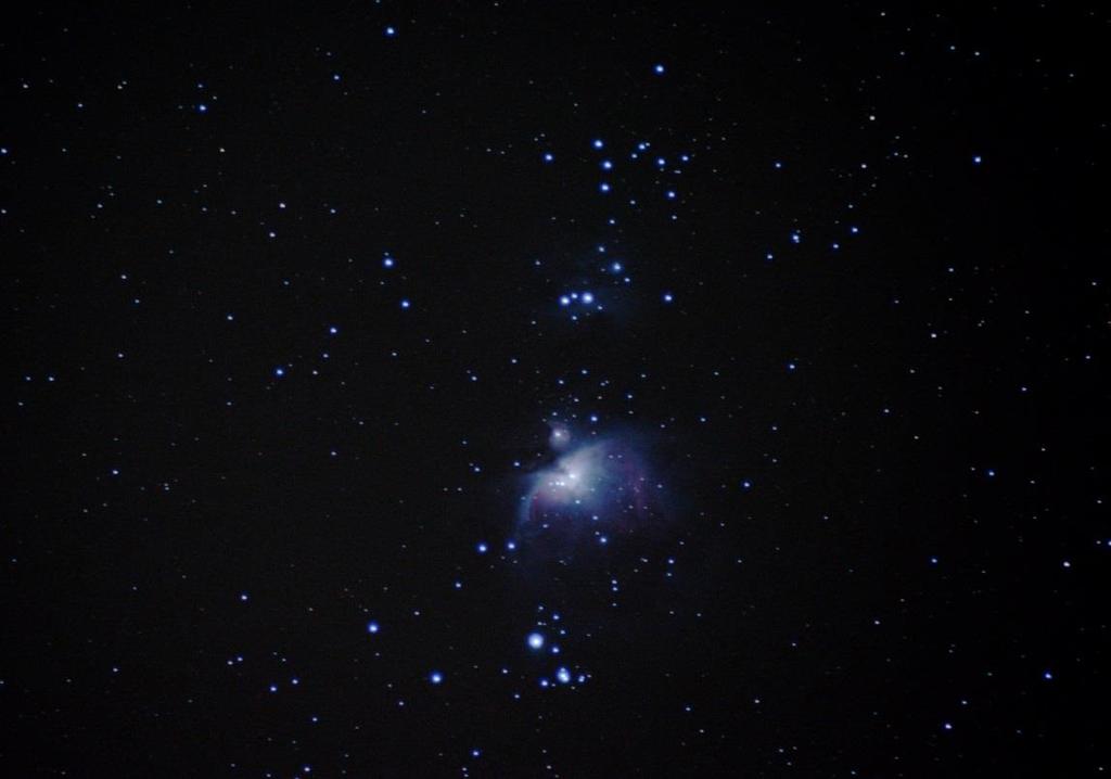 12 Foto: Robin Erlingsson Orionnebulosan är fotad enbart genom ett 300mm objektiv på ett vanligt stativ.