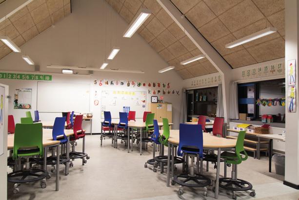 Välj Klassrumspaket från Med vårt belysningskoncept för skolor får du ett komplett, energisnålt belysningspaket som inkluderar såväl armaturer
